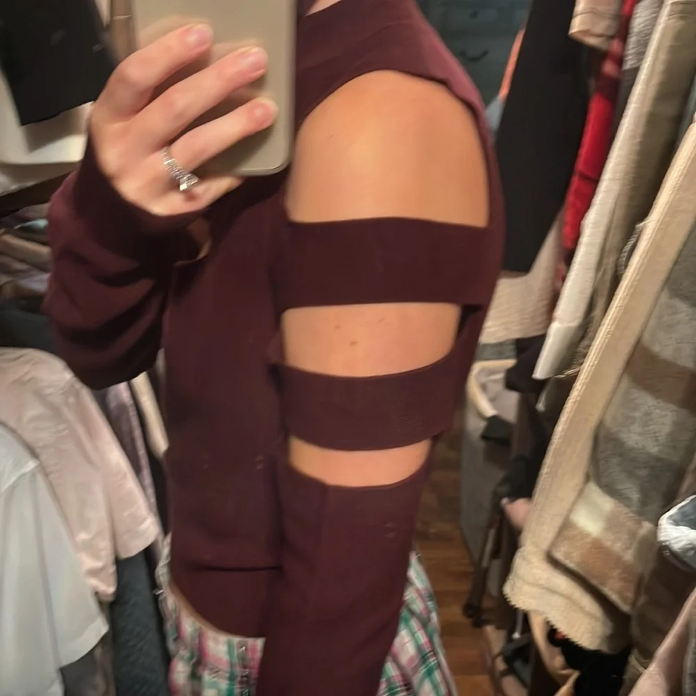 Express Sweater - Picture 4 of 4